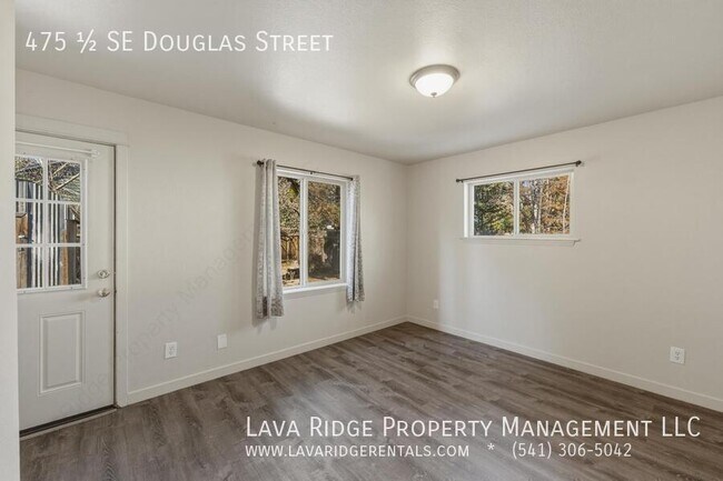 Building Photo - 475 SE Douglas St