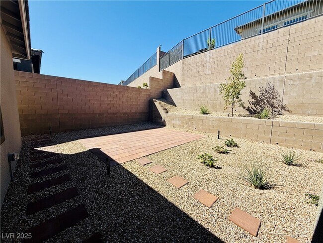 Building Photo - 981 Woodburn Ln