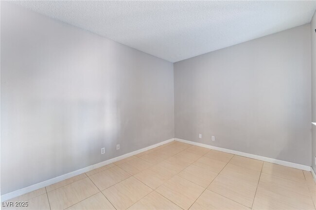 Building Photo - 3529 Folage Dr