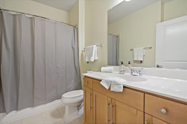 Building Photo - 615 S Columbus St