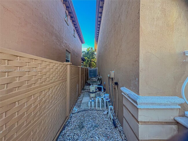 Building Photo - 3850 NE 168th St