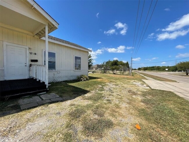 Building Photo - 3710 1/2 Holmes Rd