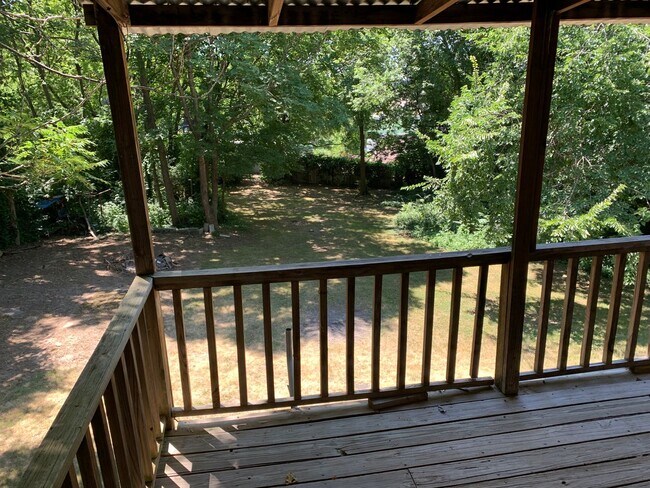 Building Photo - 873 W Clinton Dr