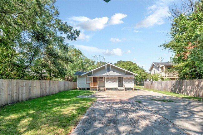 Building Photo - MIDTOWN COTTAGE