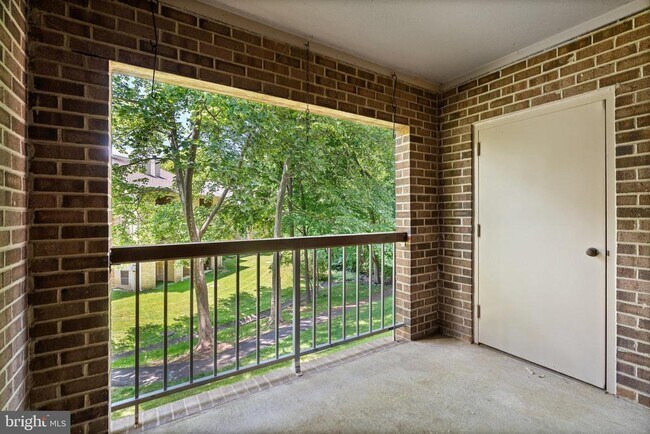 Building Photo - 5904 Cove Landing Rd