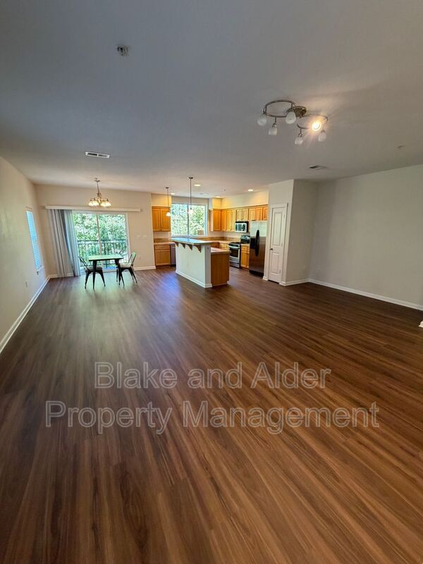 Building Photo - 10805 NE Red Wing Way