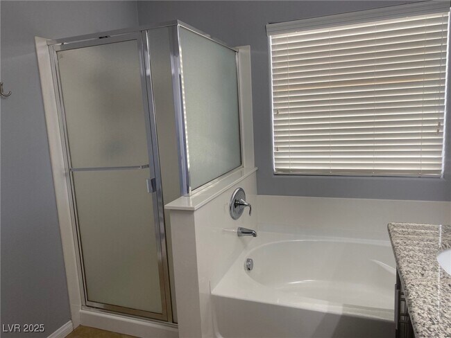 Building Photo - 9541 Vast Valley Ave