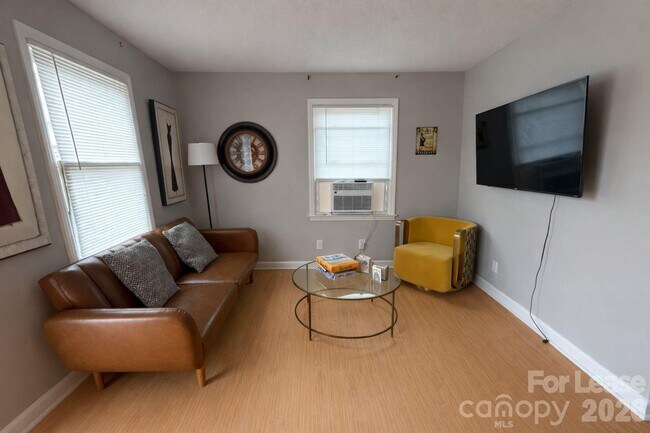 Building Photo - 316 Skyland Ave