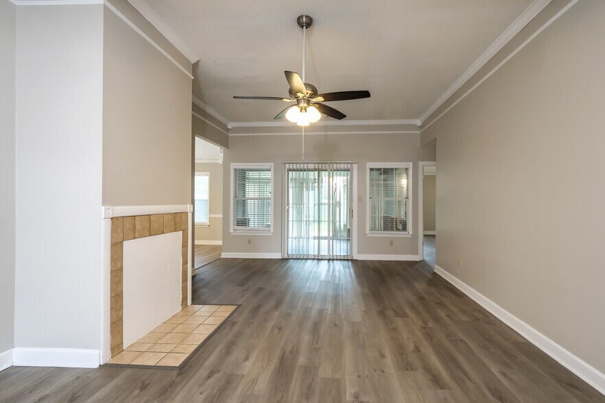 Building Photo - 6643 Collins Way Dr