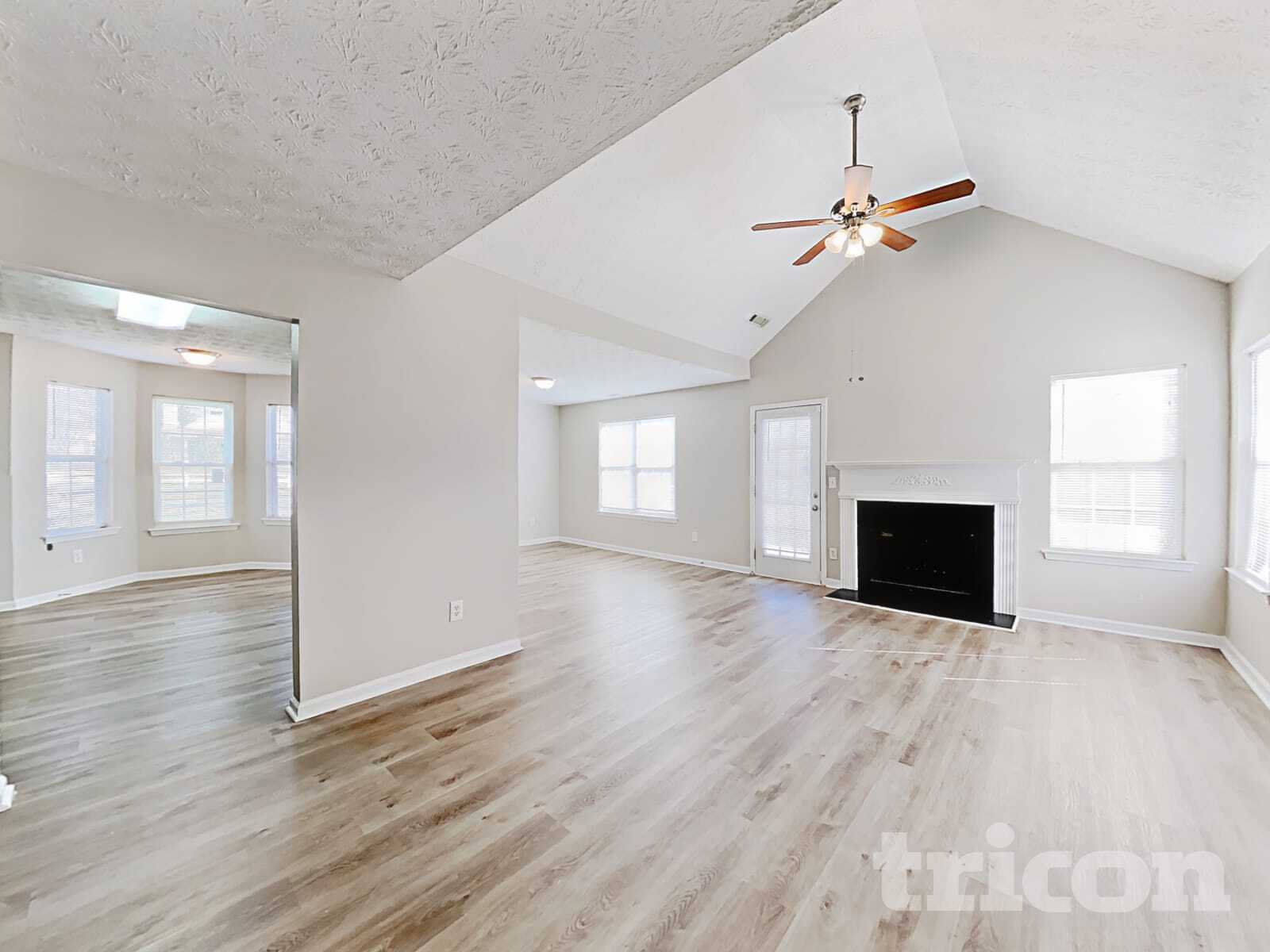 Building Photo - 225 Nina Cir