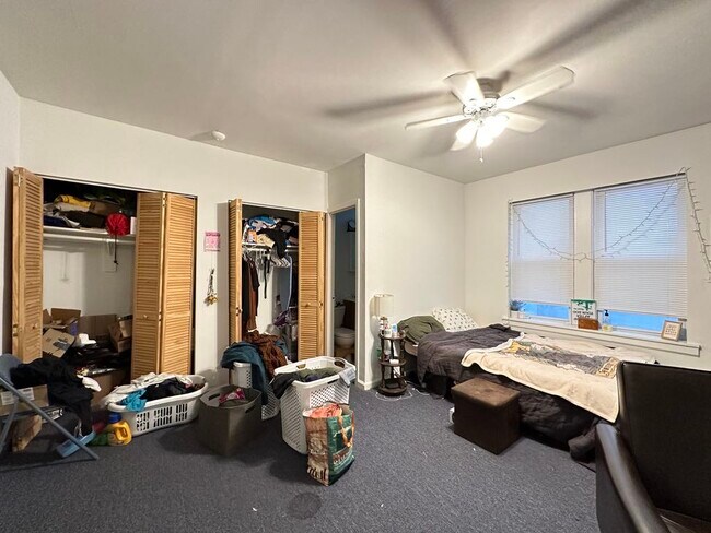 Building Photo - 5710 N Winthrop Ave