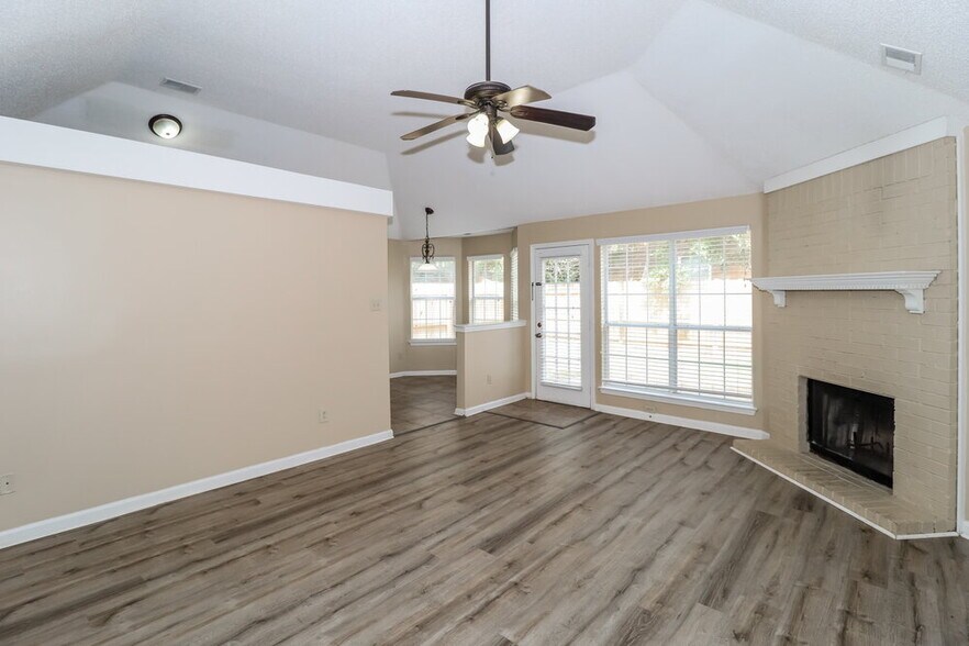 Building Photo - 1172 Jessica Lauren Dr