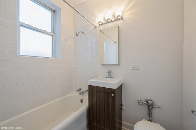 Building Photo - 432 W Belmont Ave