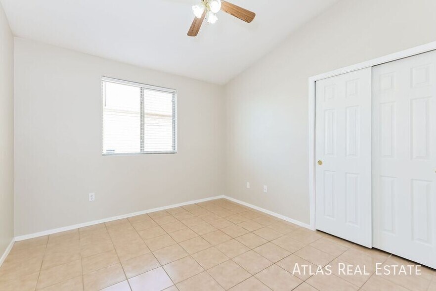 Building Photo - 554 S Sunny Rock Dr