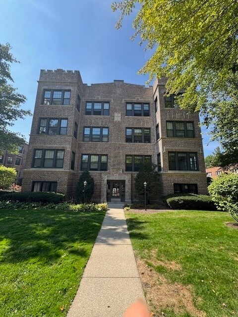 Building Photo - 313 N Oak Park Ave
