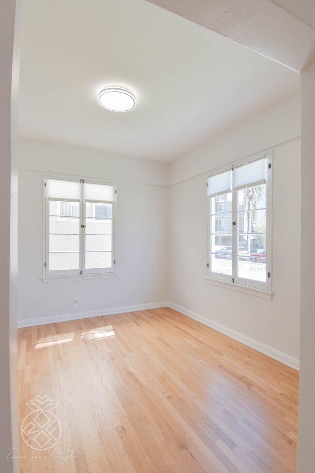 Building Photo - 1069 S Holt Ave