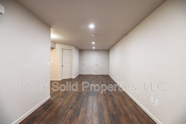 Building Photo - 1113 Banjo Ct
