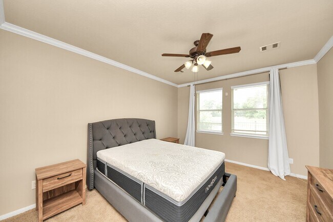 Building Photo - 8428 Willow Loch Dr