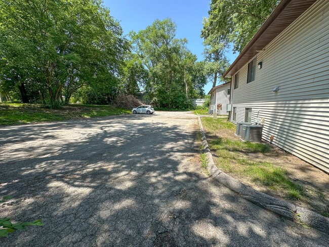 Building Photo - South Franklin Apartments