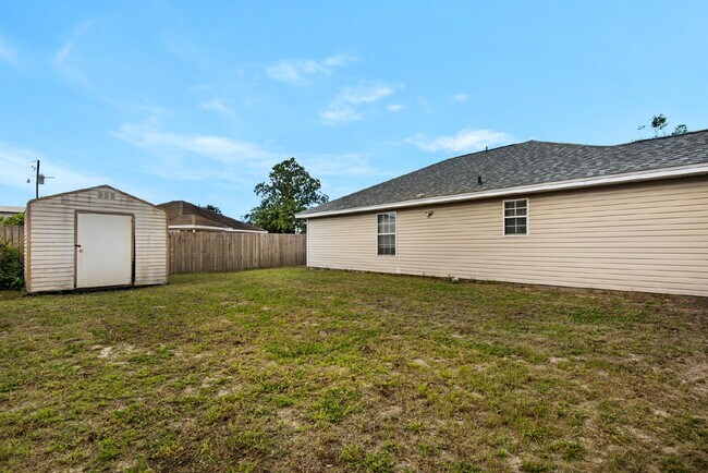 Building Photo - "Charming 3-Bed, 2-Bath Home in Mary Esthe...