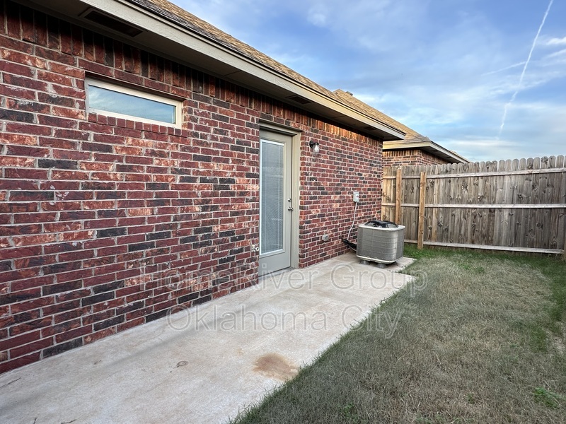 Building Photo - 920 SW 91st St
