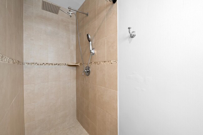 Building Photo - 313 SE 4th Terrace