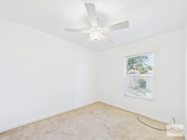 Building Photo - Cute Centrally Located Single Family Home Available Now!