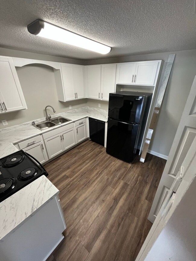 Primary Photo - Ash Street Ext (807)