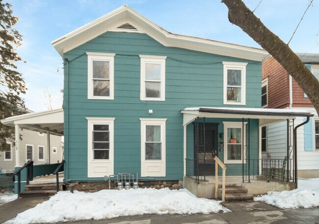 Building Photo - 518 Linn St