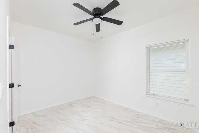 Building Photo - 200 Cub Cir