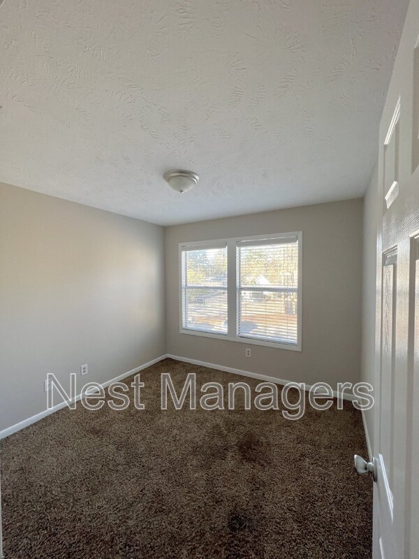 Building Photo - 1018 Wood Creek Dr