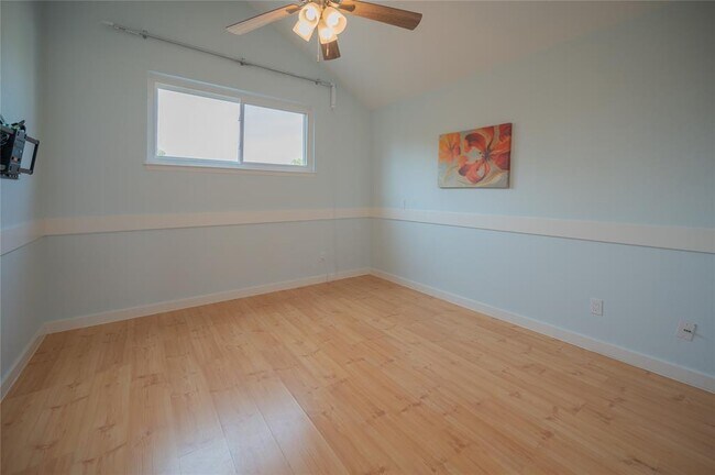 Building Photo - 16623 Park Green Way