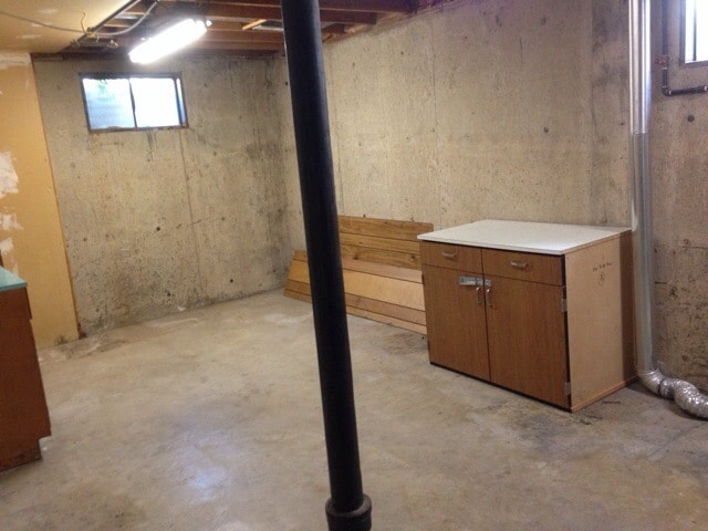 Building Photo - Great Brick Rambler for Rent in Washington Terrace