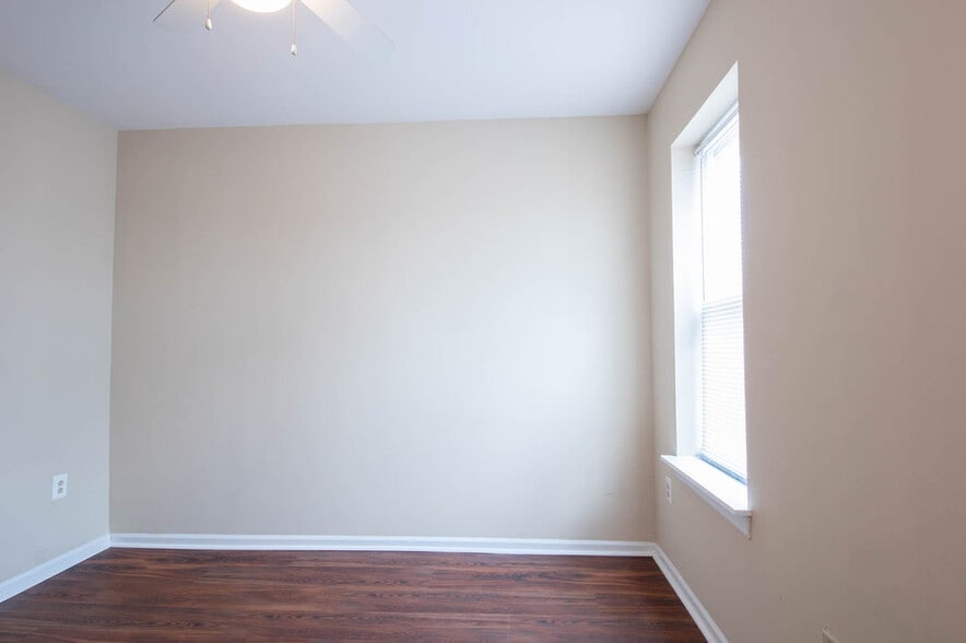 Building Photo - 2332 Frankford Ave