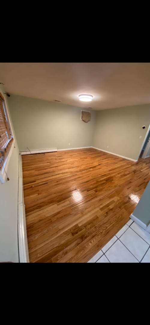 Building Photo - Well-Maintained 3-Bedroom House