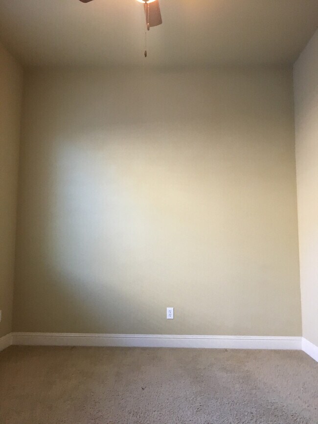 Building Photo - Gorgeous Folsom Home close to shopping,schools, and more!