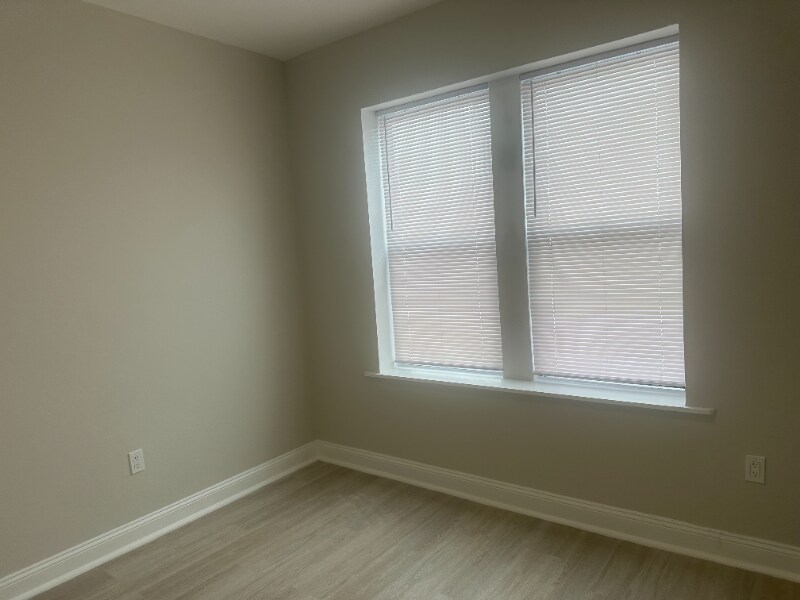 Building Photo - 332 61st St