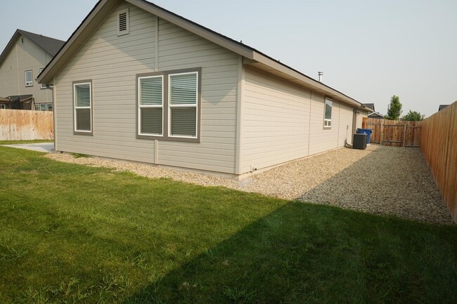 Building Photo - 1701 W Crystal Falls Ave