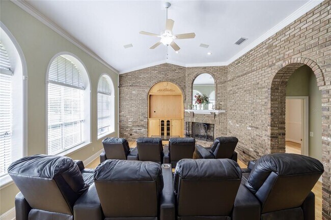 Building Photo - 7513 SW 35th Way