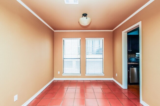 Building Photo - Beautiful one story Condo