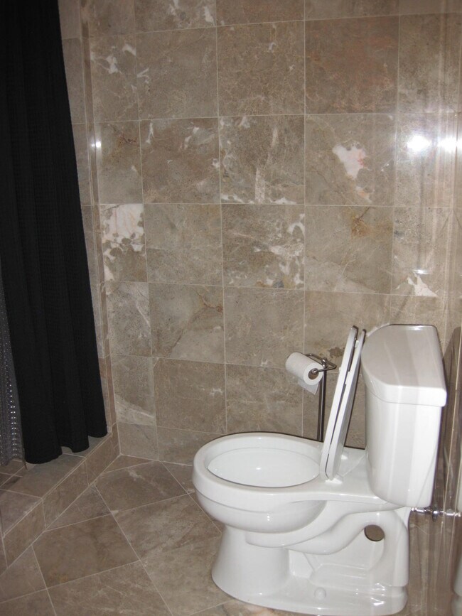 Building Photo - 2805 Fallbrook Ln