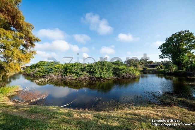 Building Photo - 468 Laurencin Dr