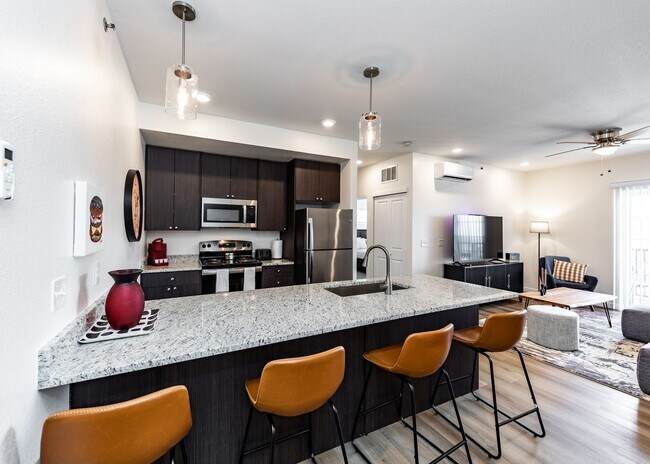 Building Photo - 2 Bedroom 2 Bath Luxury Apartment near Garden of the Gods and Ute Valley