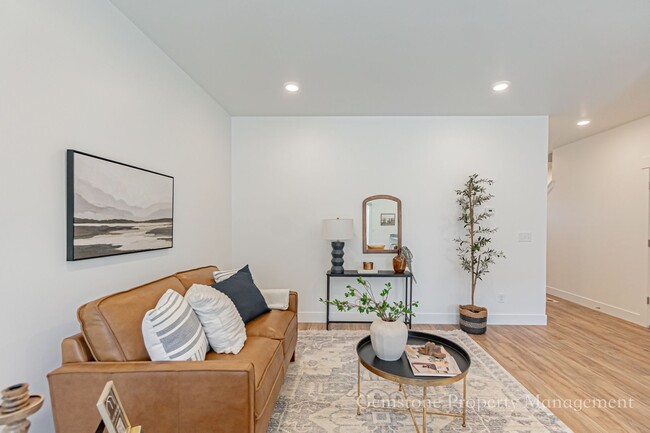 Building Photo - END UNIT - Darling 3 Bed 2.5 bath townhome...