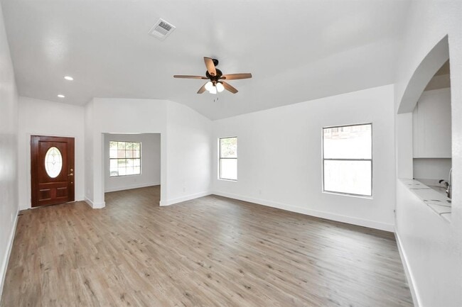 Building Photo - 23714 N Newport Bend