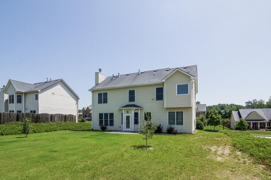 Building Photo - 2400 Chandler Grove Dr