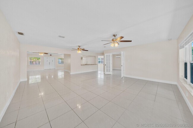 Building Photo - 4921 NW 39th St
