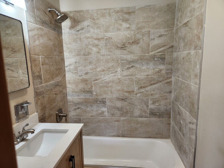 Bath - 4044 52nd St