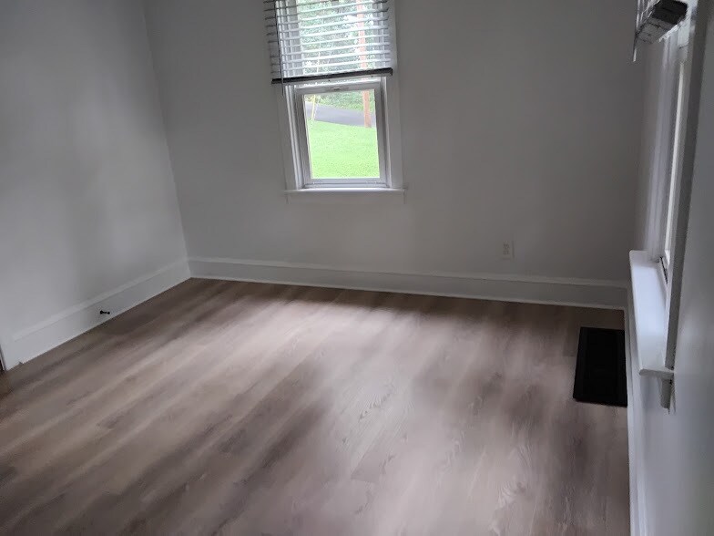 Bedroom (larger) - 903 Sherers Hill Rd
