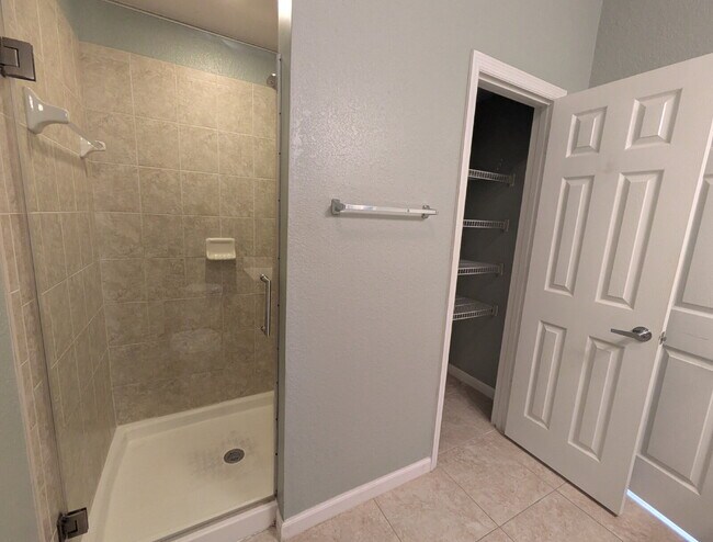 Building Photo - "September Rent Free! - Beautiful 2/2 Southside Condo On Gate Parkway with Lots of Amenities!"